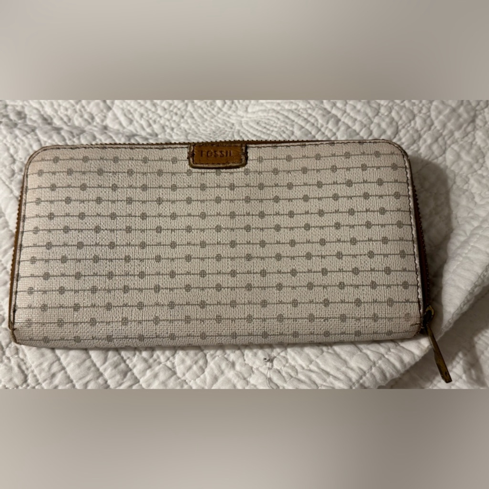 FOSSIL “Emma” RFID Wallet - Picture 7 of 7